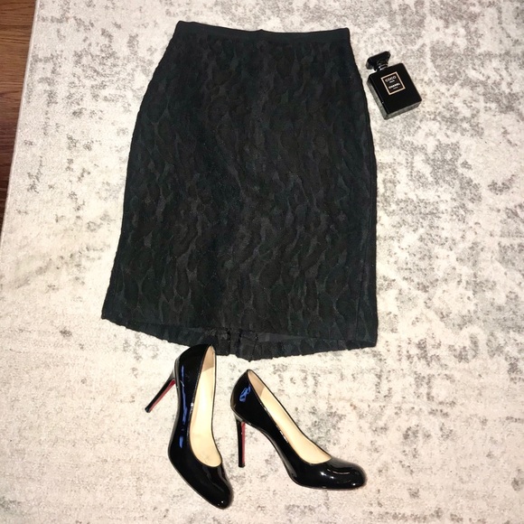 Ann Taylor Black Animal Print/Leopard Print Pencil Skirt Size 0 - Picture 2 of 6